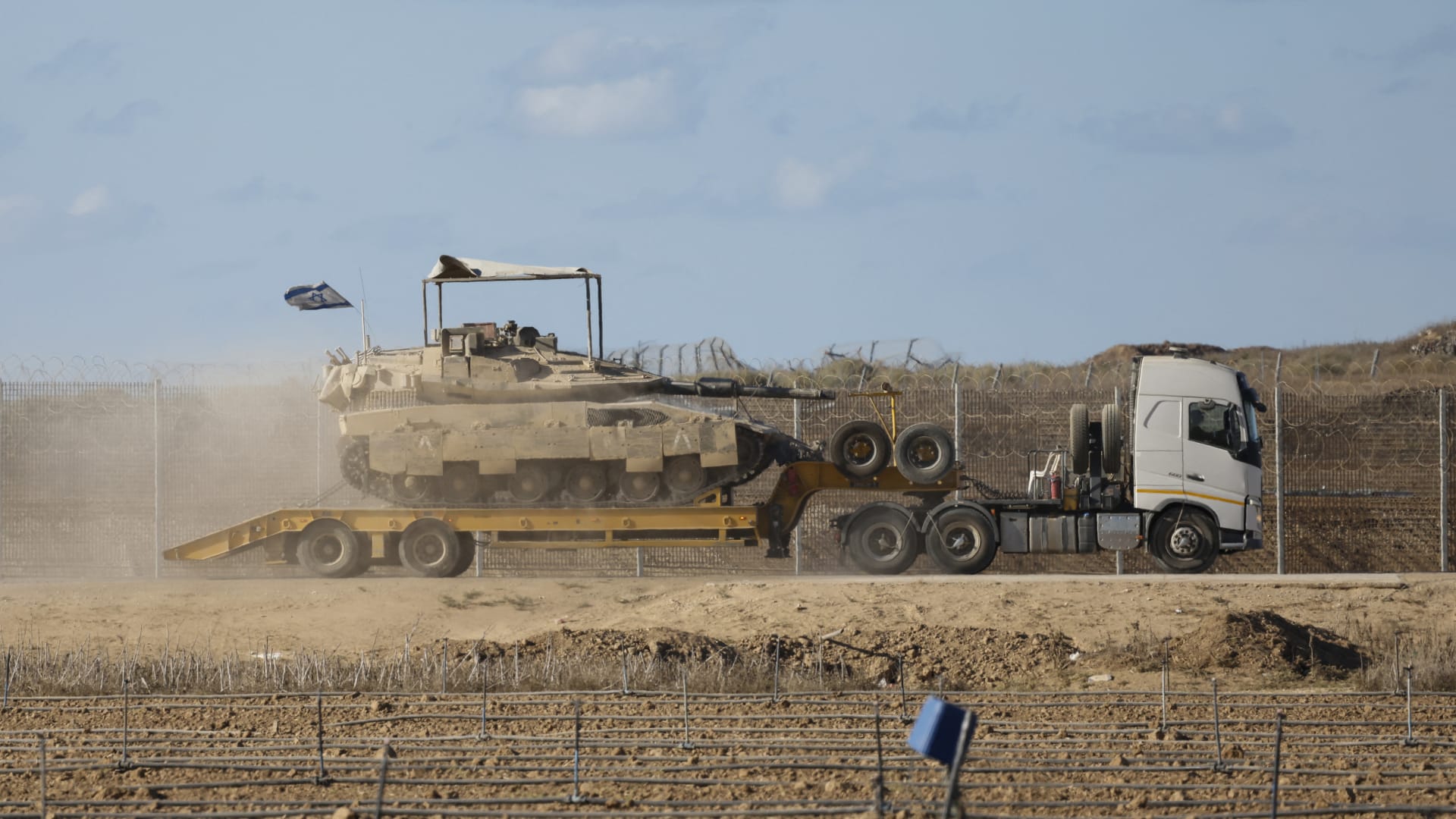 "أول اختبار رئيسي لوقف إطلاق النار".. إسرائيل تتهم حماس بمهاجمة قواتها في جنوب غزة وتنفذ ضربات