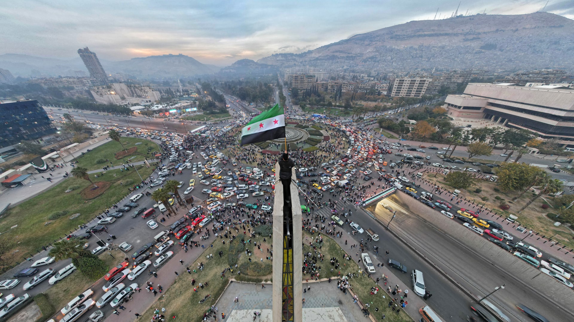 بيان من الخارجية السوري بعد فيديو قنصلها العام في دبي