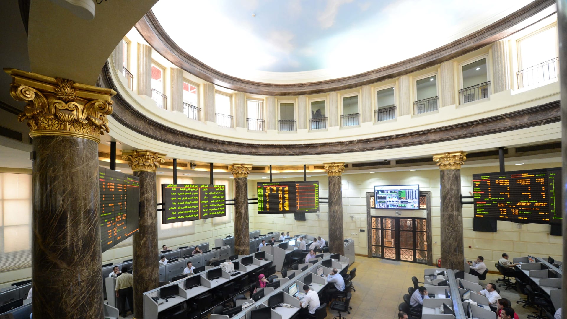 صعود تاريخي للبورصة المصرية.. ومحلّلون: بدعم من "إعمار غزة" وبرنامج الطروحات