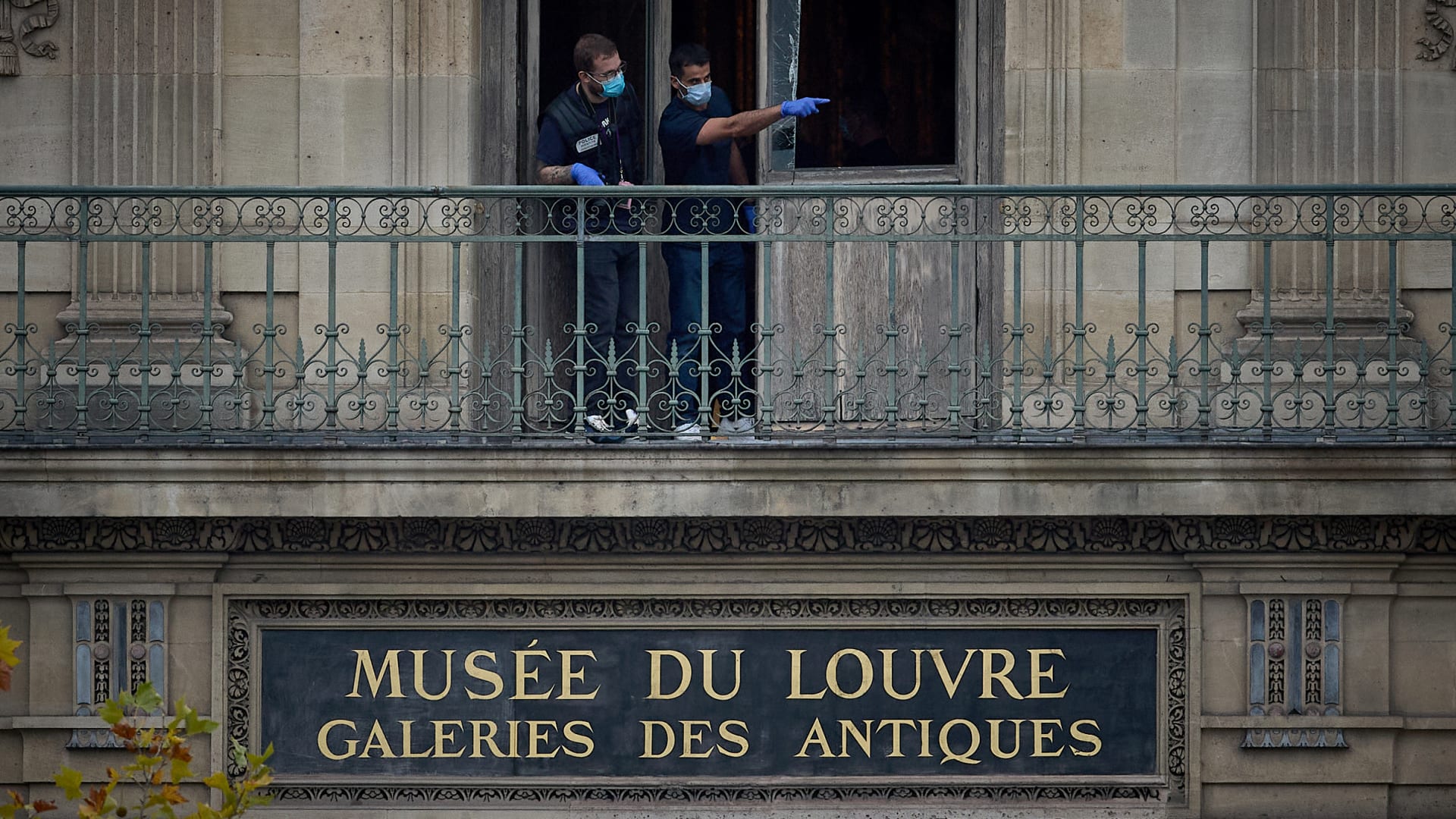 "قد لا يُعثر عليها أبدا".. خبراء يوضحون لـCNN أسباب صعوبة استعادة "كنوز اللوفر" المسروقة