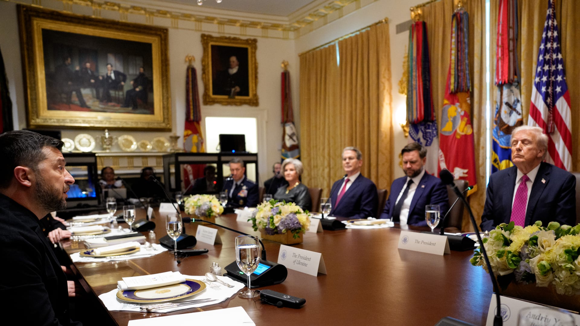 كيف توترت أجواء اجتماع ترامب وزيلينسكي؟.. مصادر تكشف لـCNN كواليس جديدة