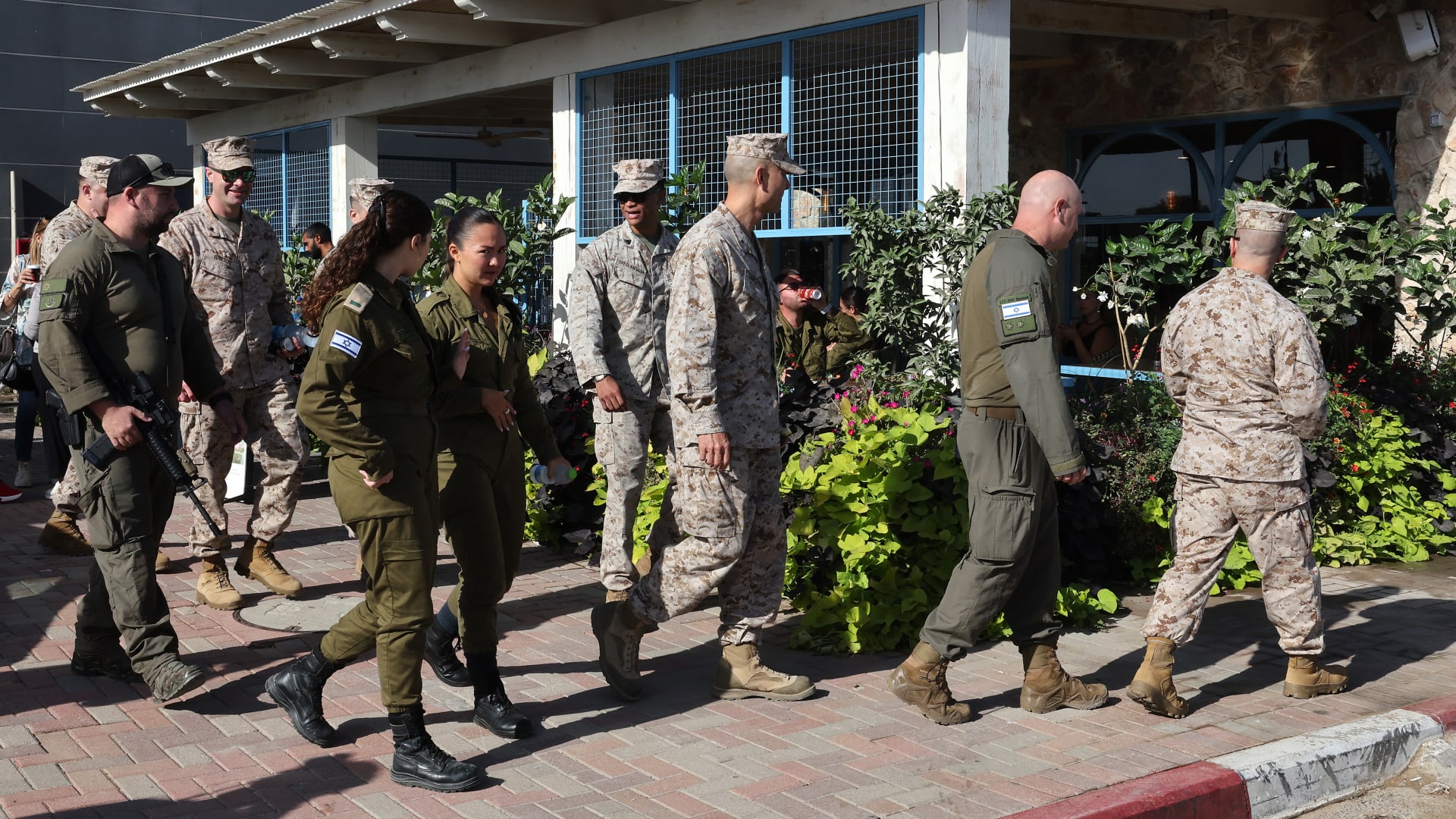 ماذا نعلم عن مركز التنسيق المدني العسكري الذي افتتحه الجيش الأمريكي في إسرائيل وماعلاقته بغزة؟