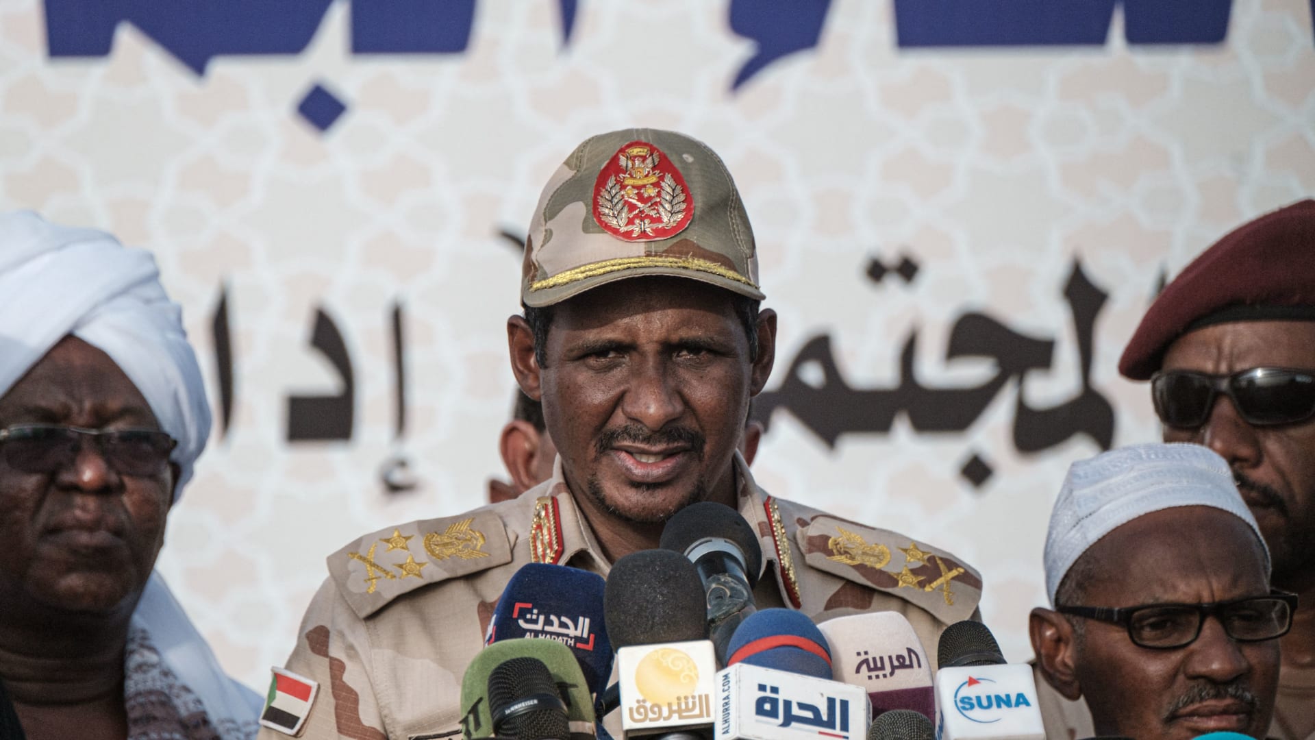 حميدتي: أي مطار أو طائرة تقلع من "أي دولة مجاورة" هدف مشروع لنا