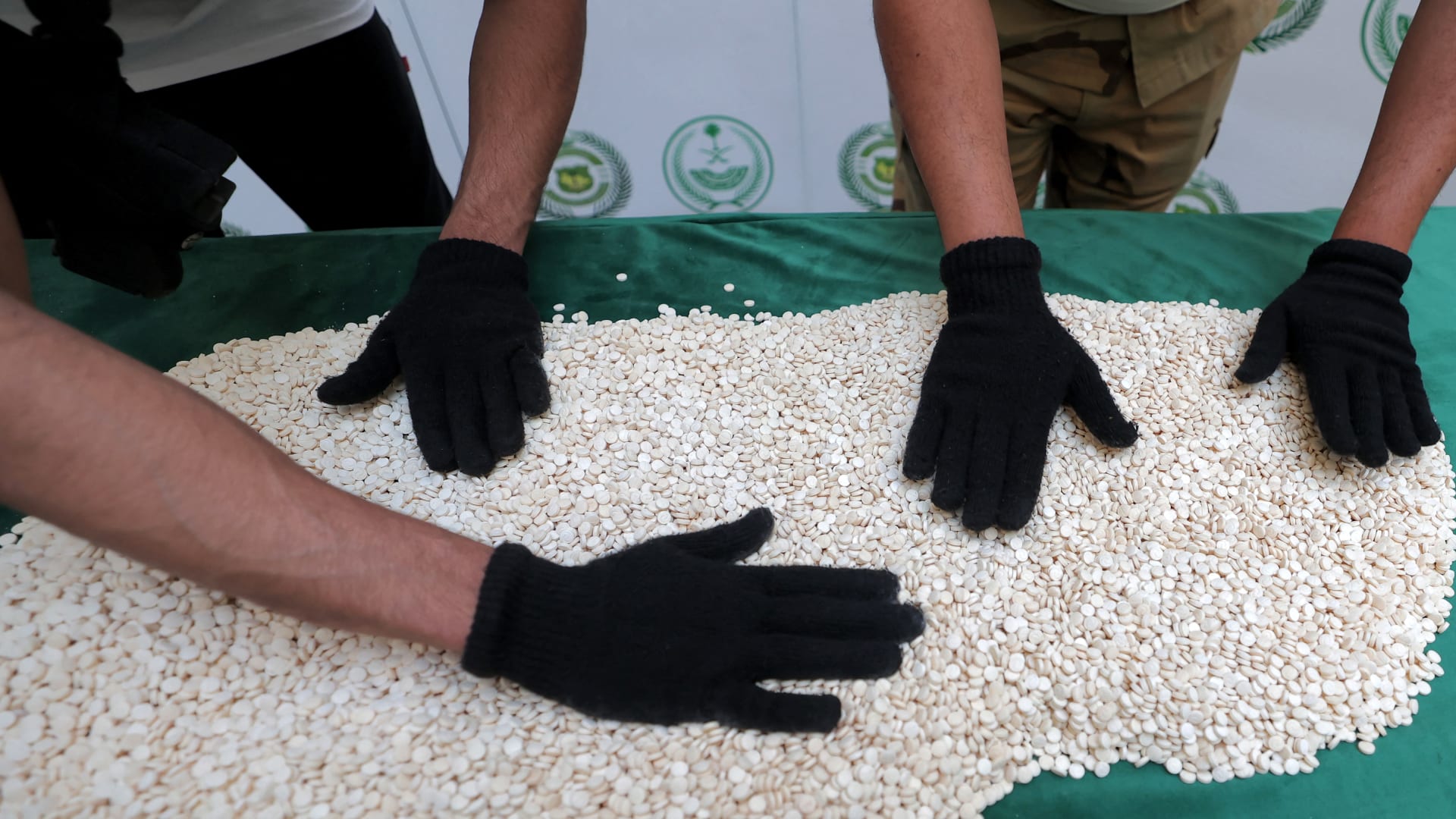 السعودية: إحباط تهريب 8.9 كيلوغرام من مخدر "الشبو" عبر منفذ الربع الخالي