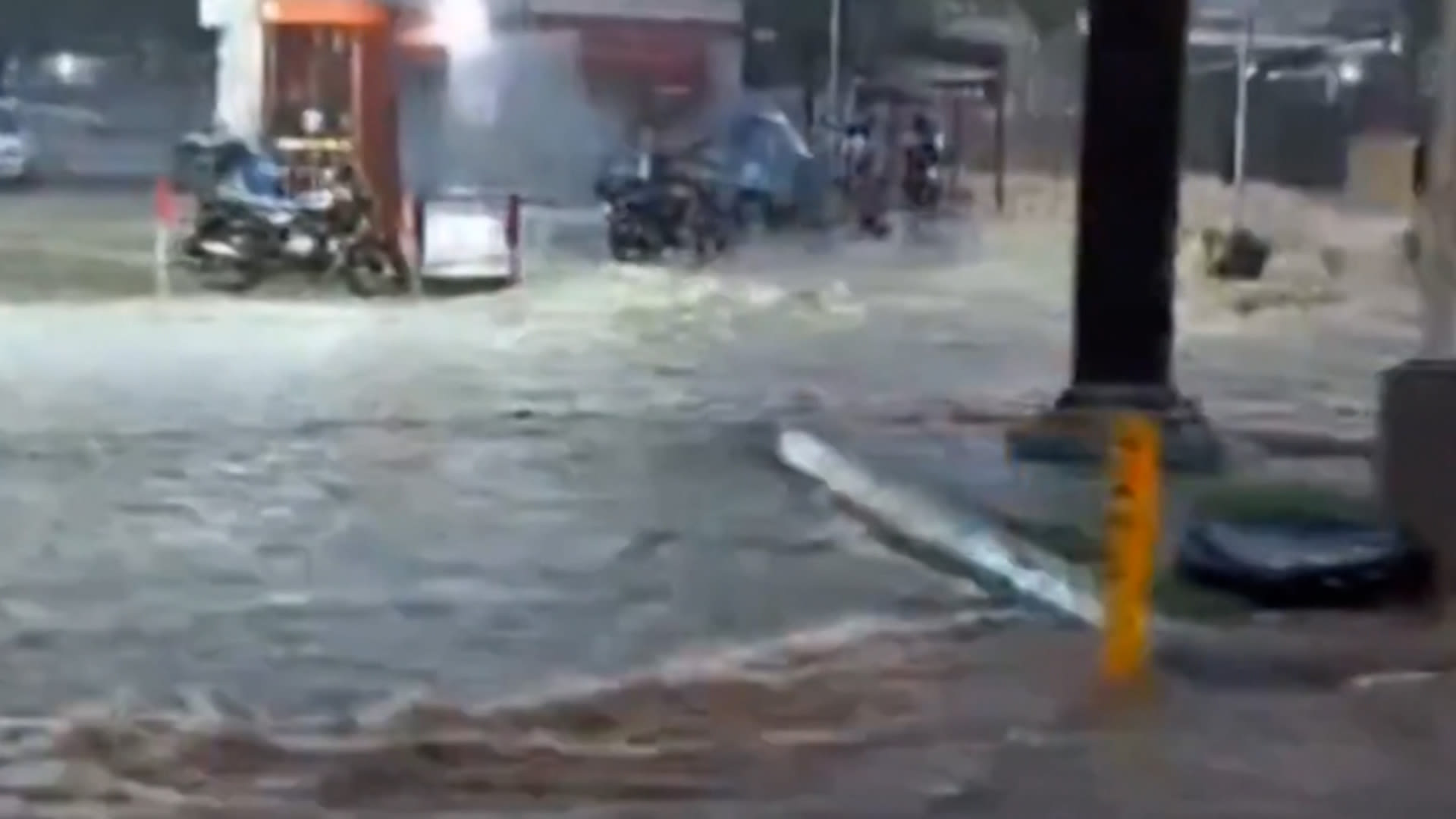 شاهد.. العاصفة ميليسا تتحرك ببطء شديد وتُحدث فيضانات عارمة في الكاريبي