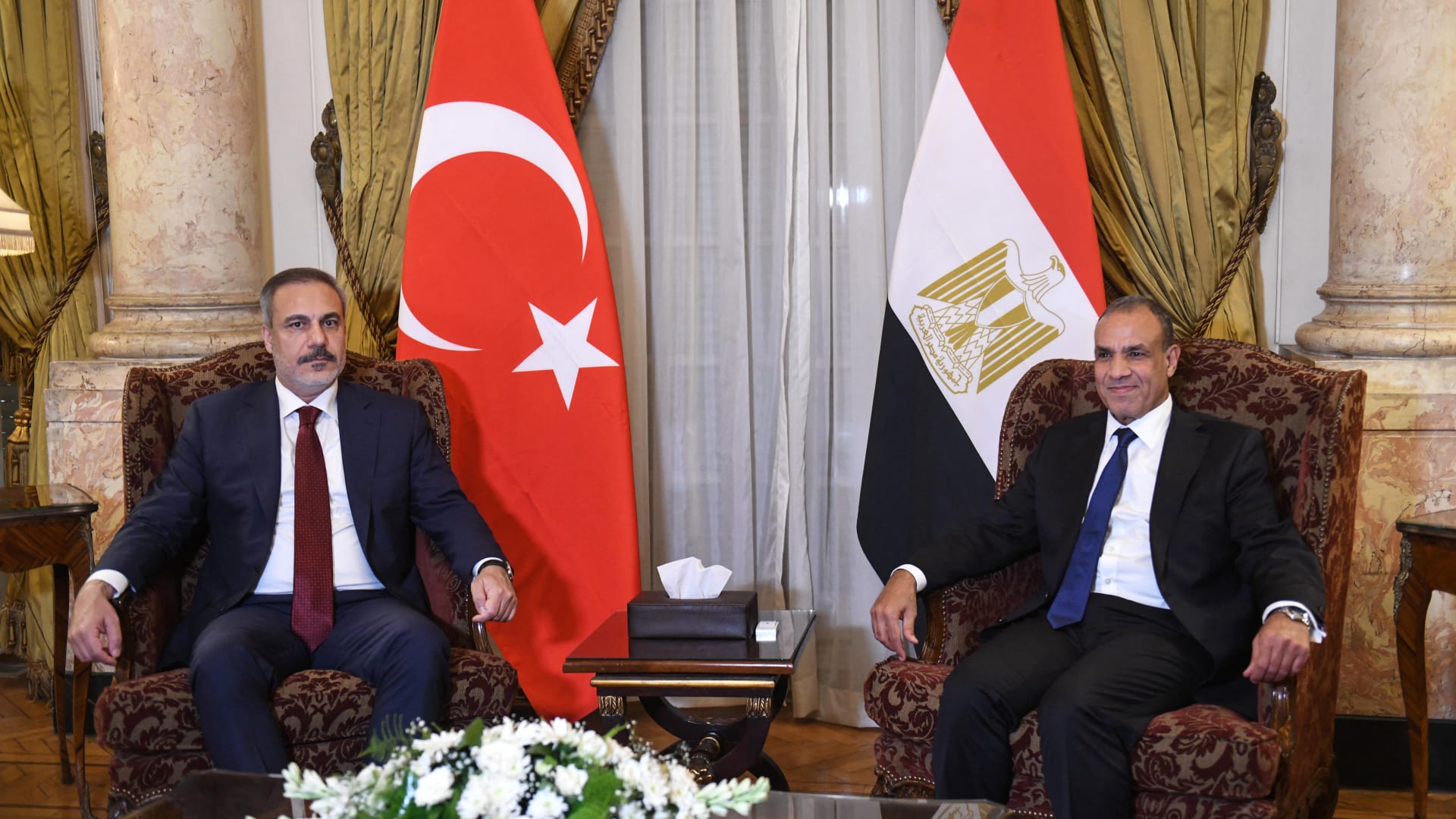 اتصال هاتفي بين وزيري خارجية مصر وتركيا.. وبيان يكشف ما بحثاه