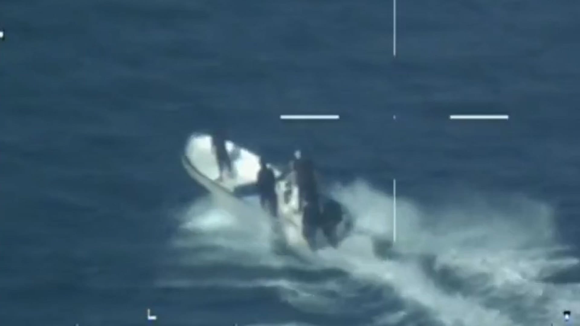 البحرين.. فيديو شخص "يسيء" لجهود بحث وإنقاذ لشخص مفقود بالبحر يشعل تفاعلا والأمن يرد