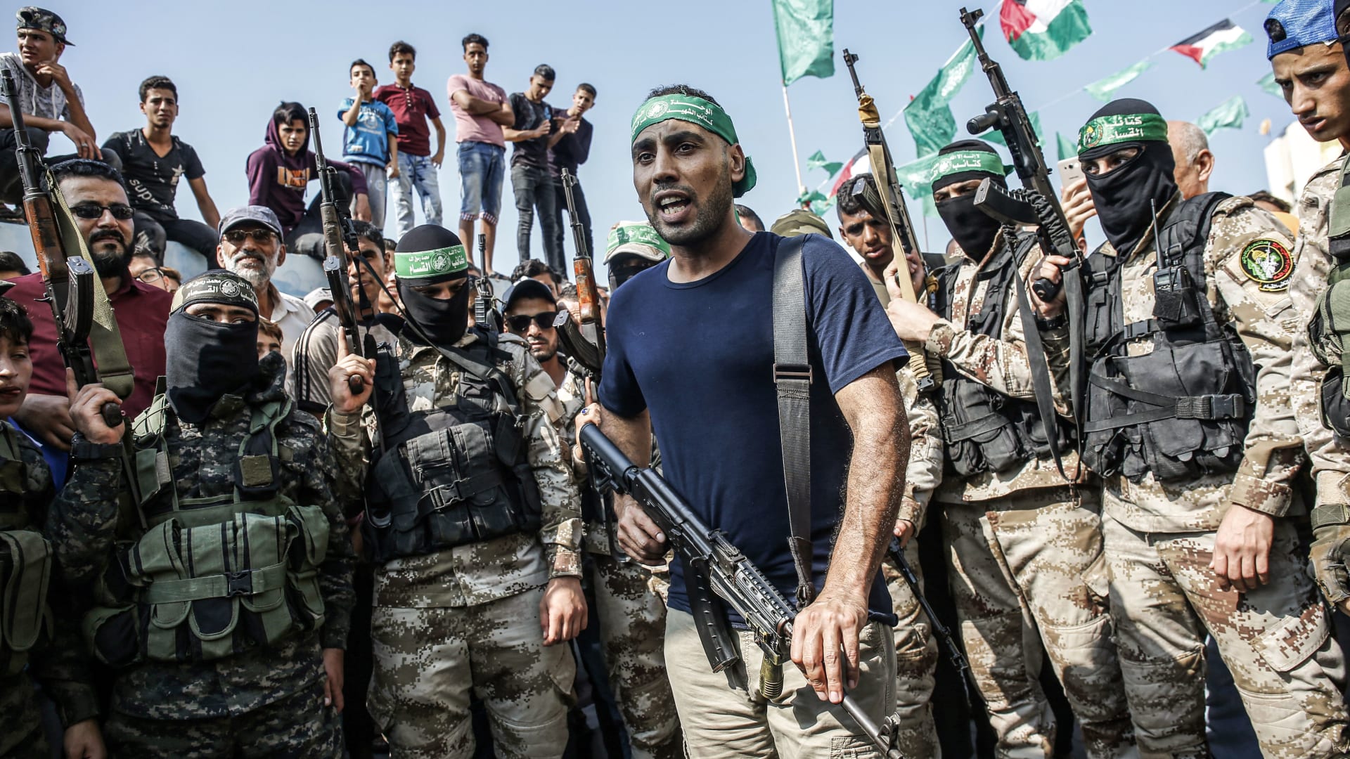 "ايه الوقاحة دي".. ضجة يثيرها إعلامي مصري حول سلاح حماس وإسرائيل تعلق وعلاء مبارك يجادل