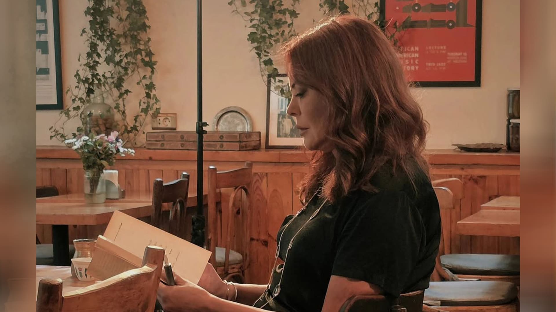 "صايرة معك؟".. كارمن لبّس تقدّم محتوى خاصا بمواقع التواصل