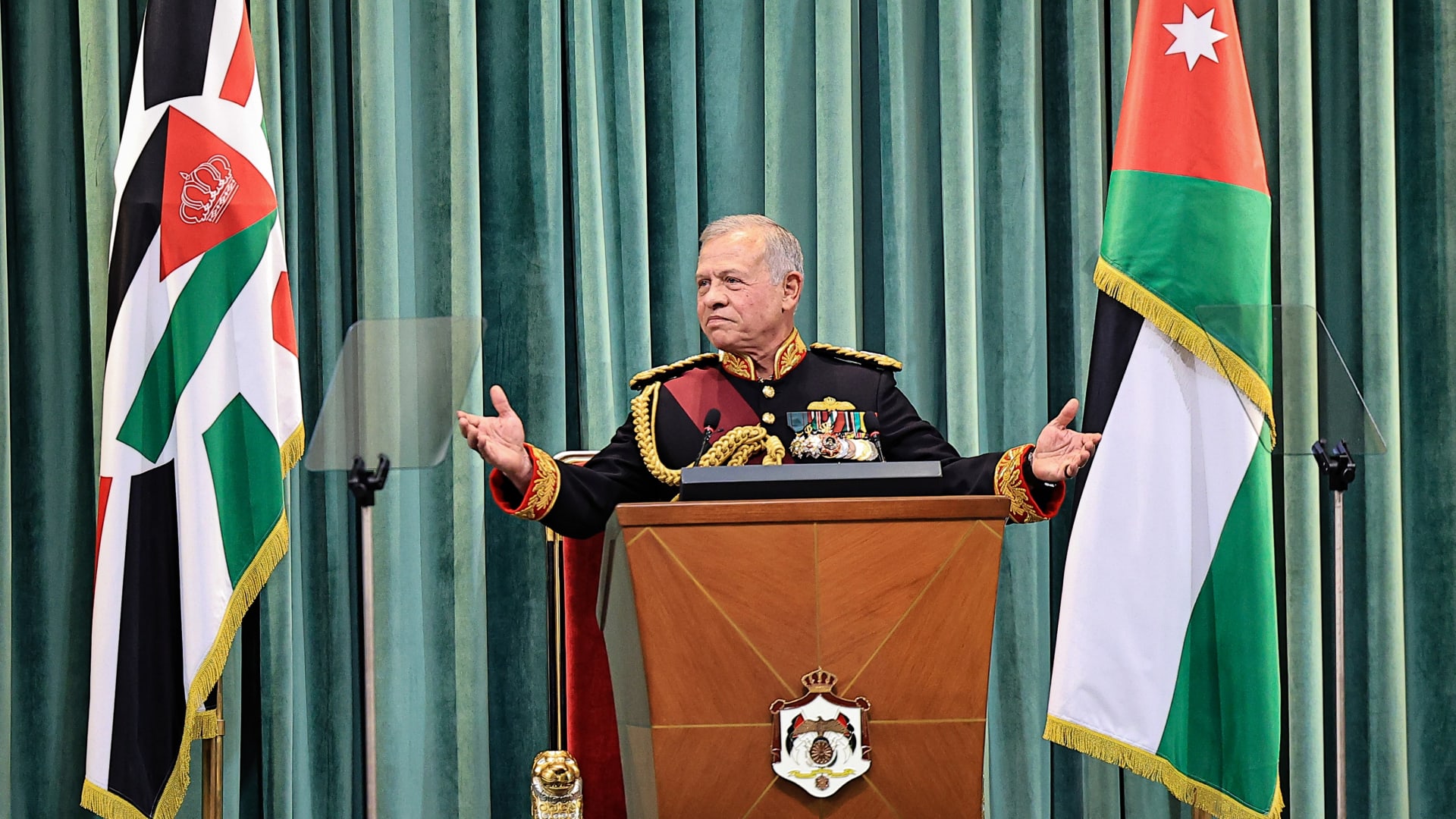 العاهل الأردني في خطاب العرش: "نعم يقلق الملك.. لكنه لا يخاف إلا الله"