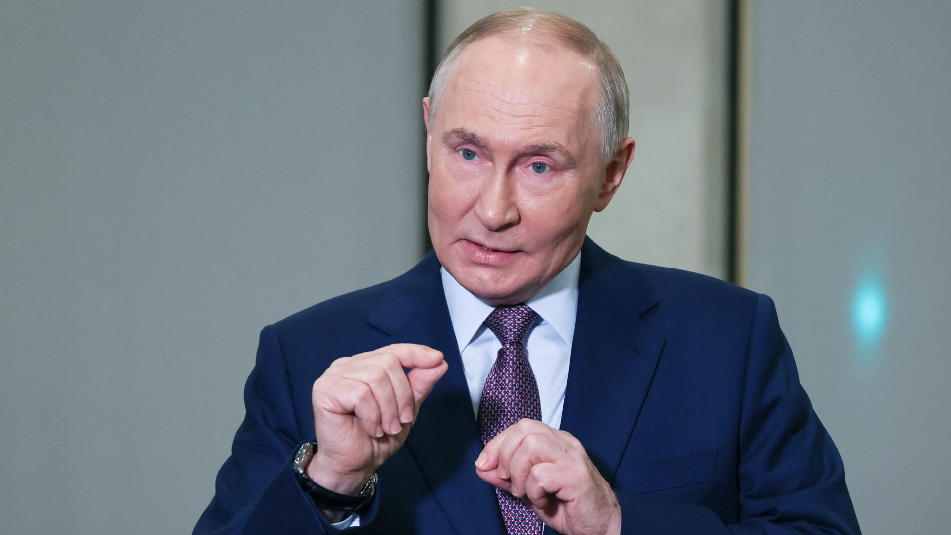 حلق لمدة 15 ساعة.. بوتين يعلن نجاح اختبار صاروخ نووي "ليس موجودا عند أحد"