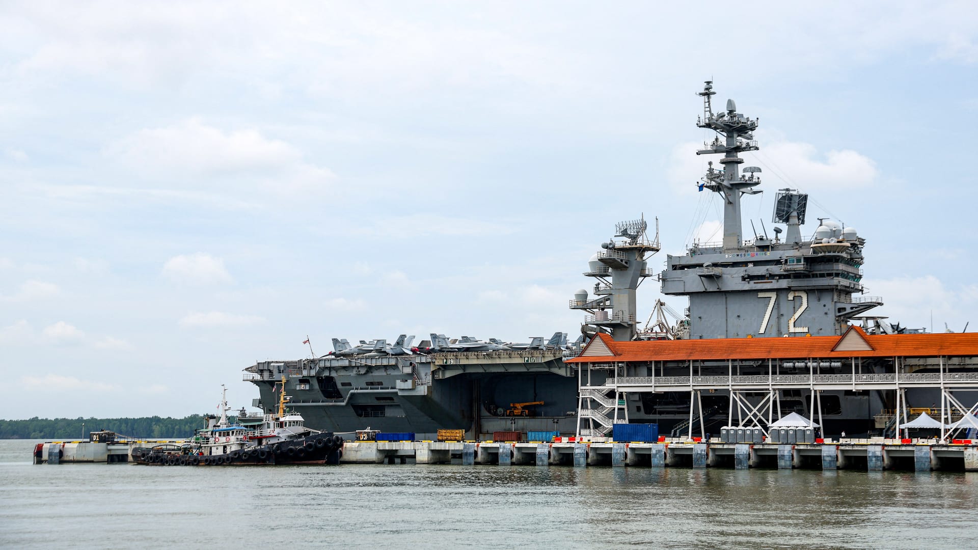 تحطم مروحية ومقاتلة أمريكية في بحر الصين الجنوبي.. وترامب يعلق على الحادثين