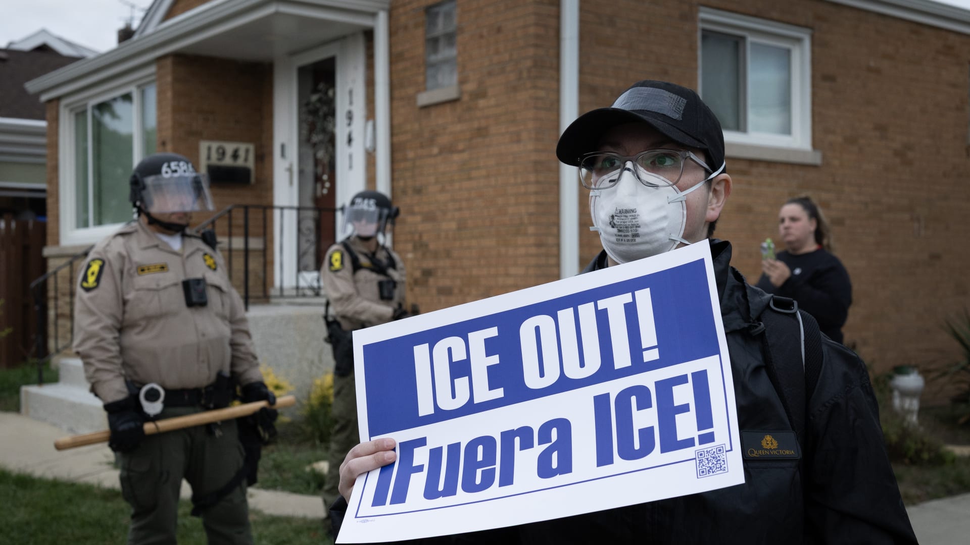 إدارة ترامب تخطط لإعادة هيكلة إدارة الهجرة.. ومصادر تكشف لـCNN السبب