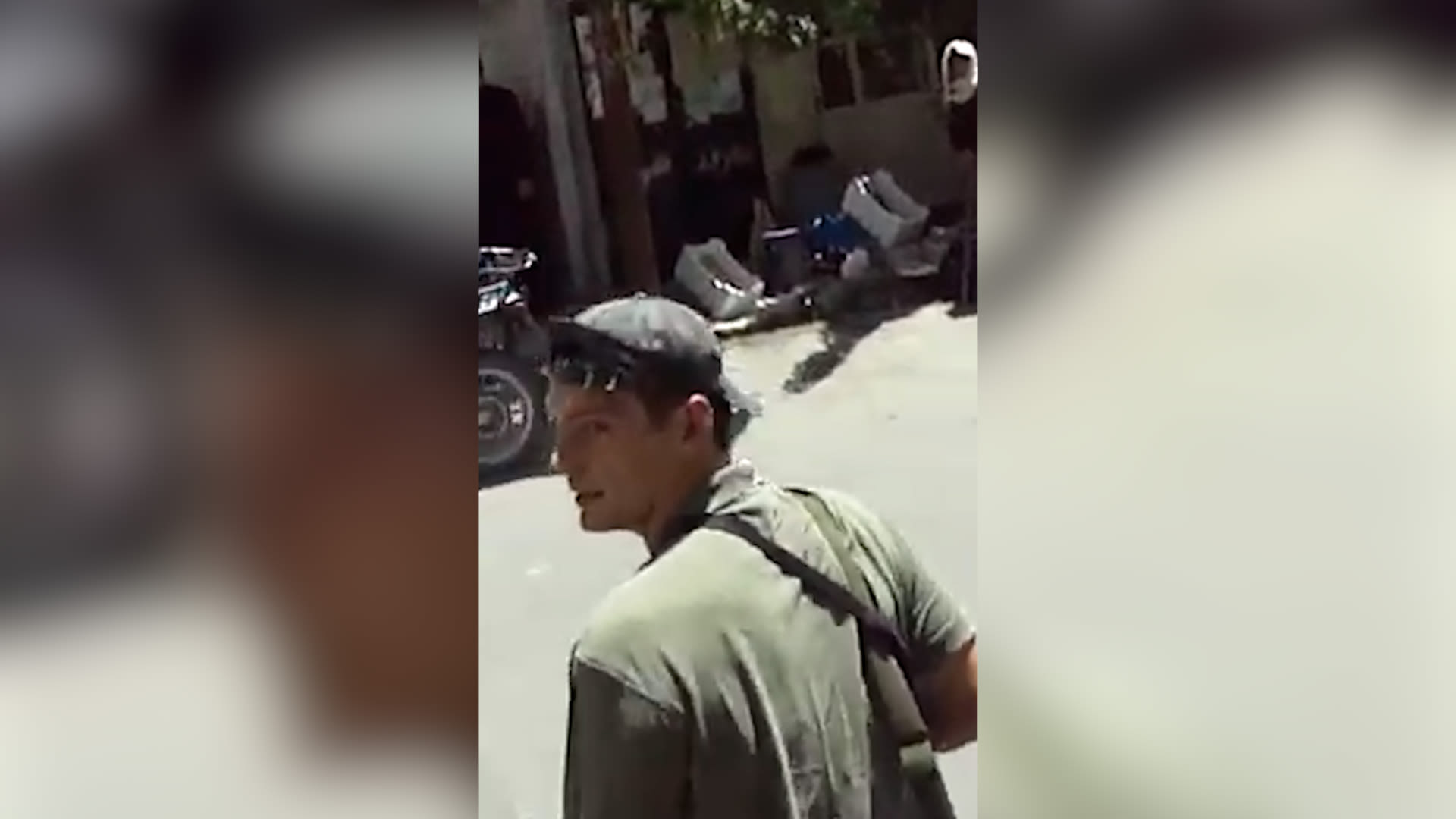 مشاهد لم تُعرض من قبل للصحفي الأمريكي المفقود أوستن تايس