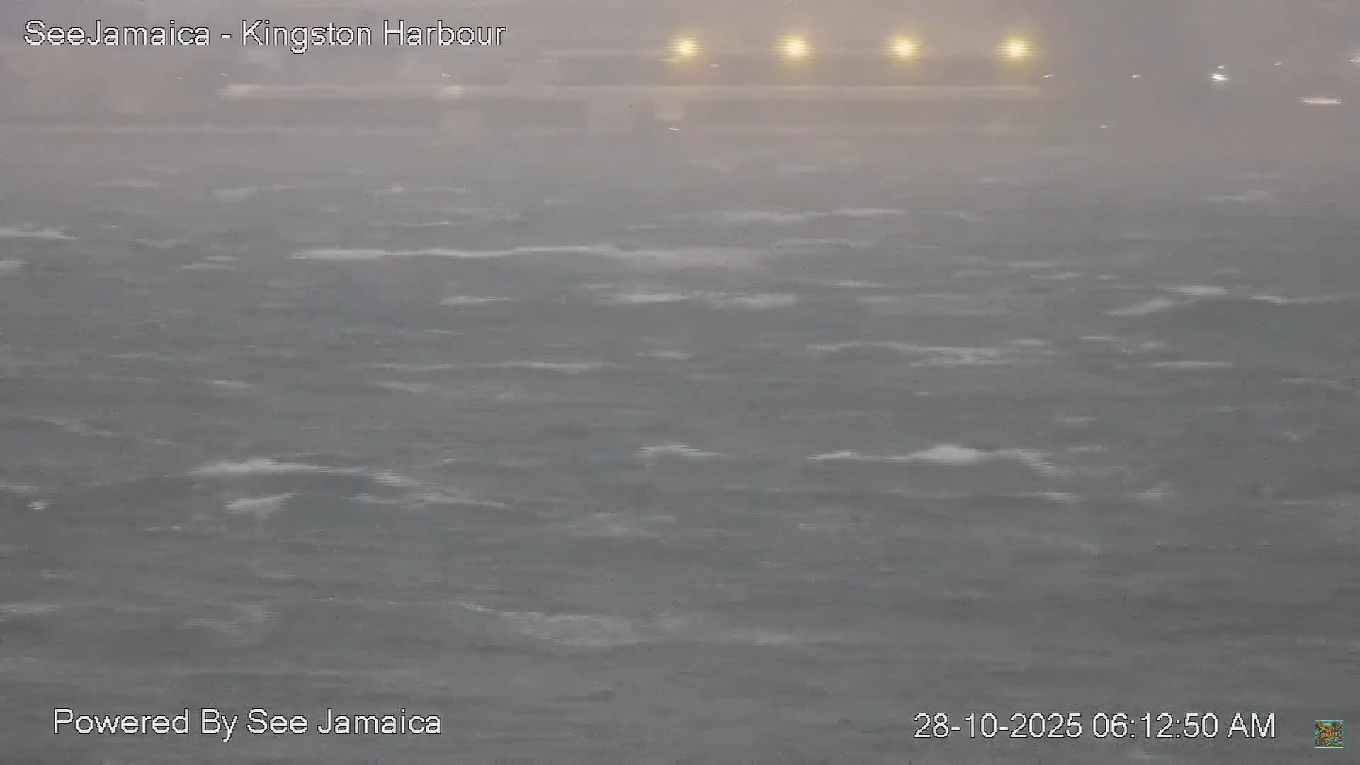 إعصار "ميليسا" العنيف يضرب جامايكا.. لقطات من ميناء كينغستون