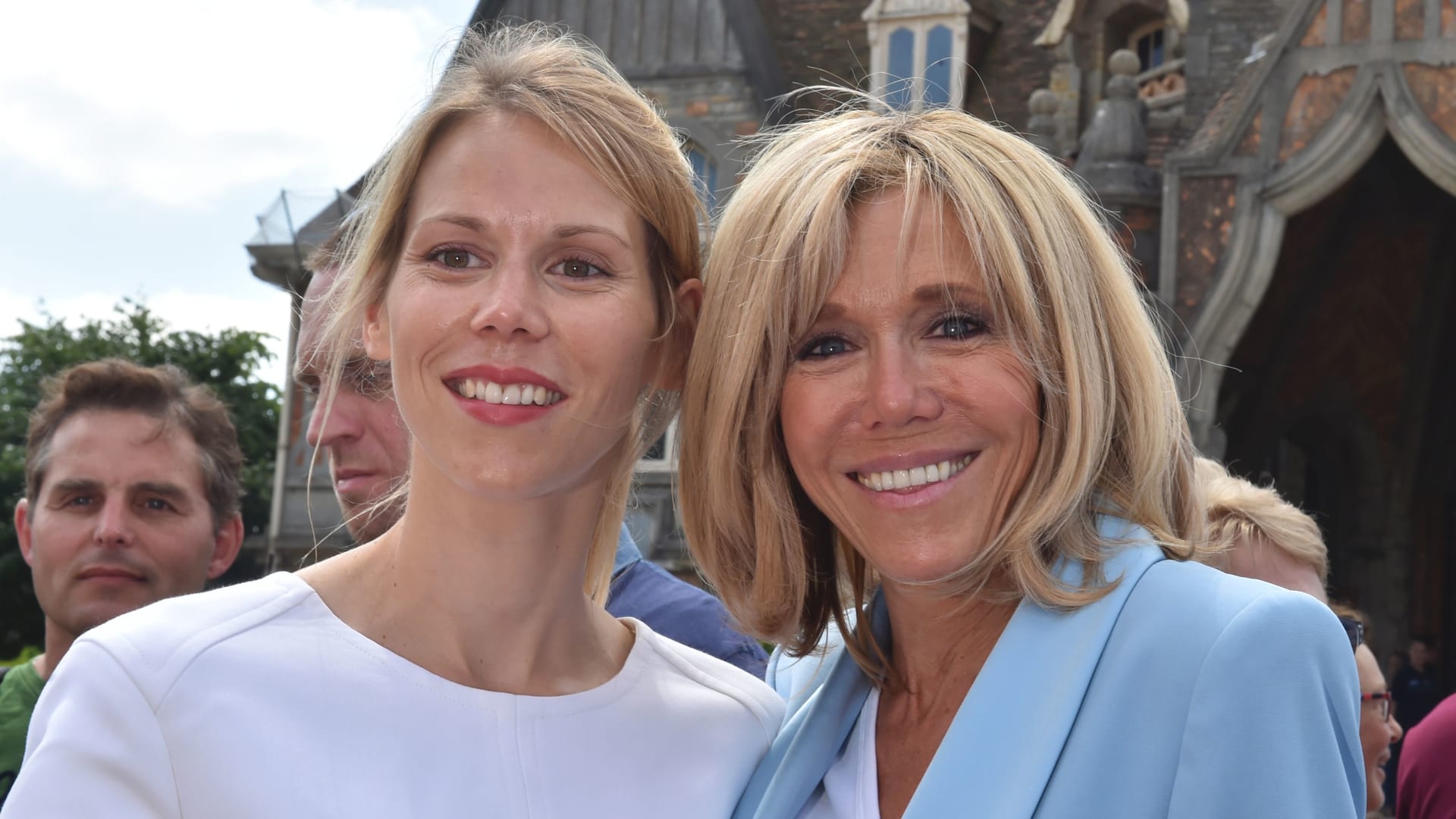 بعد تصريحات ابنتها.. زوجة ماكرون وادعاء أنها "ولدت ذكر" تجدد الجدل مع محاكمة 10 أشخاص في فرنسا