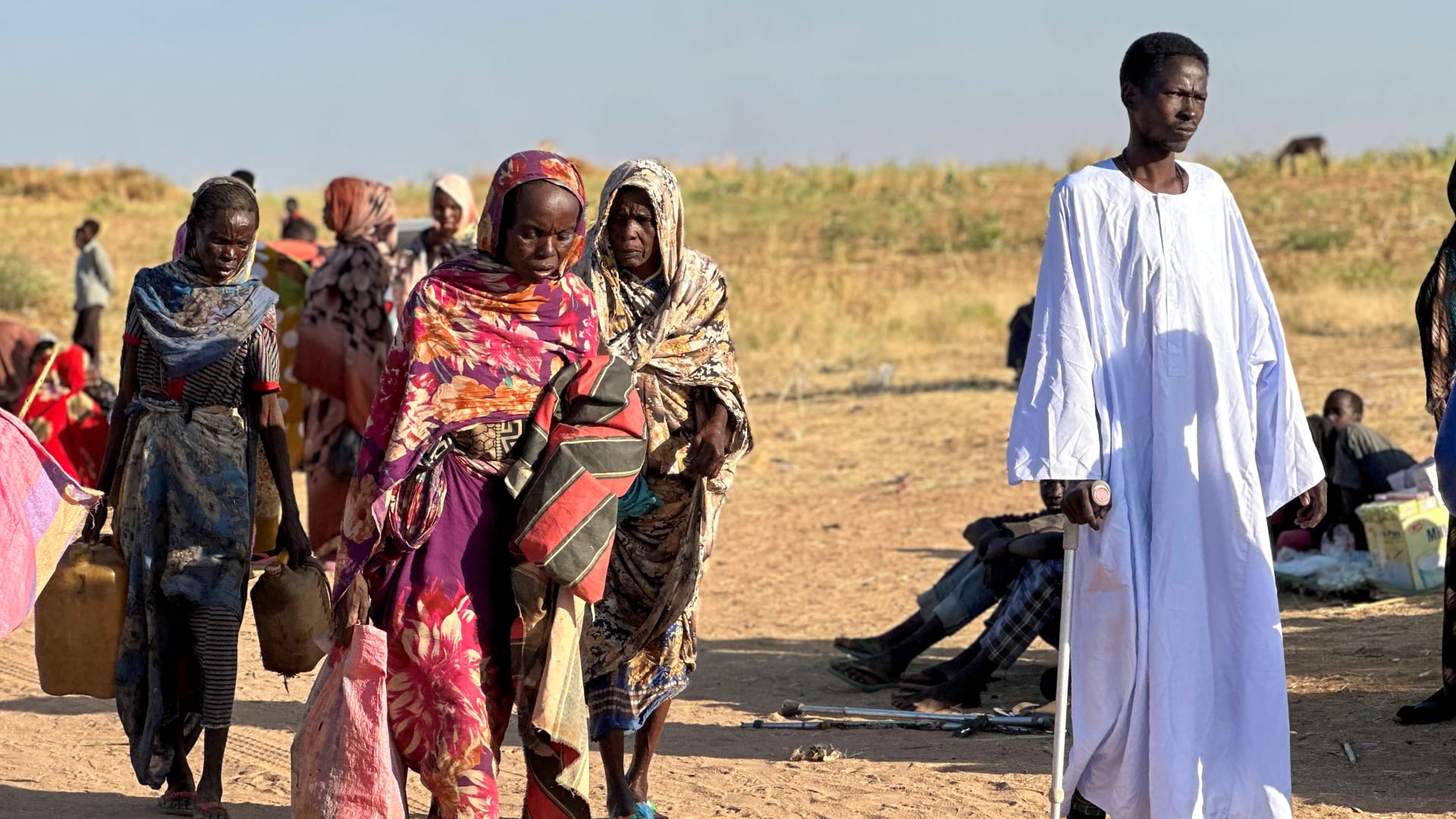 صورة متداولة لـ"السيدة الباكية في الفاشر".. ما حقيقتها؟