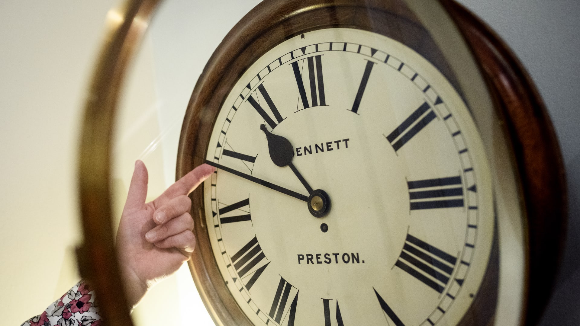 مصر.. بدء تطبيق التوقيت الشتوي وتأخير الساعة 60 دقيقة