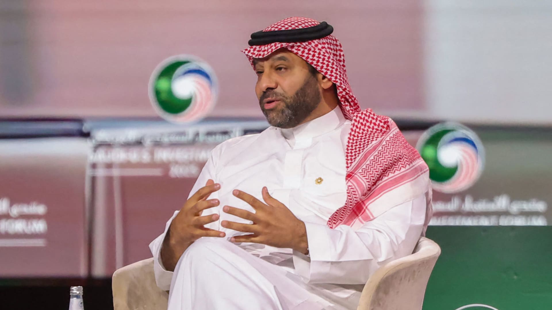 السعودية.. رد مسؤول بجملة على سبب "تباطؤ" مشروعات نيوم يشعل تفاعلا