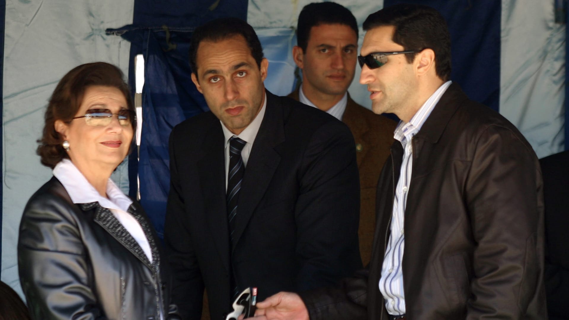 مصر.. علاء مبارك يثير تفاعلا برده إن كانت الأسرة تلقت دعوة لافتتاح المتحف الكبير