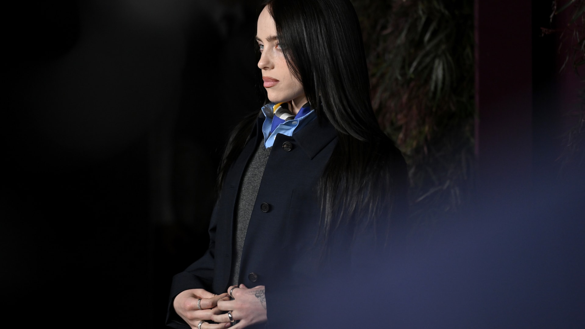 بيلي إيليش بإطلالة كلاسيكية "قديمة الطراز" في نيويورك