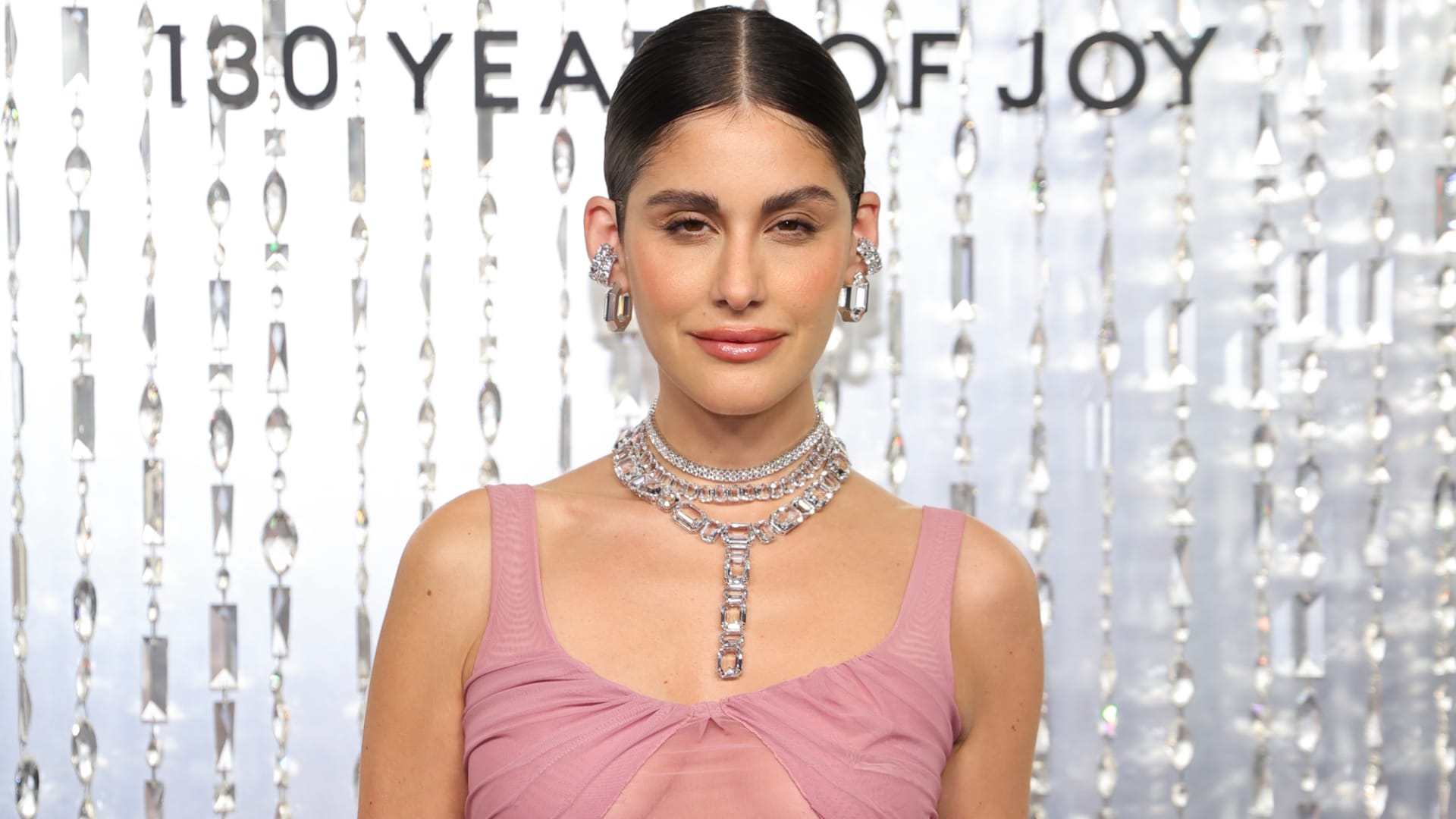 نورعريضة بإطلالة جريئة وأنثوية في لوس أنجلوس