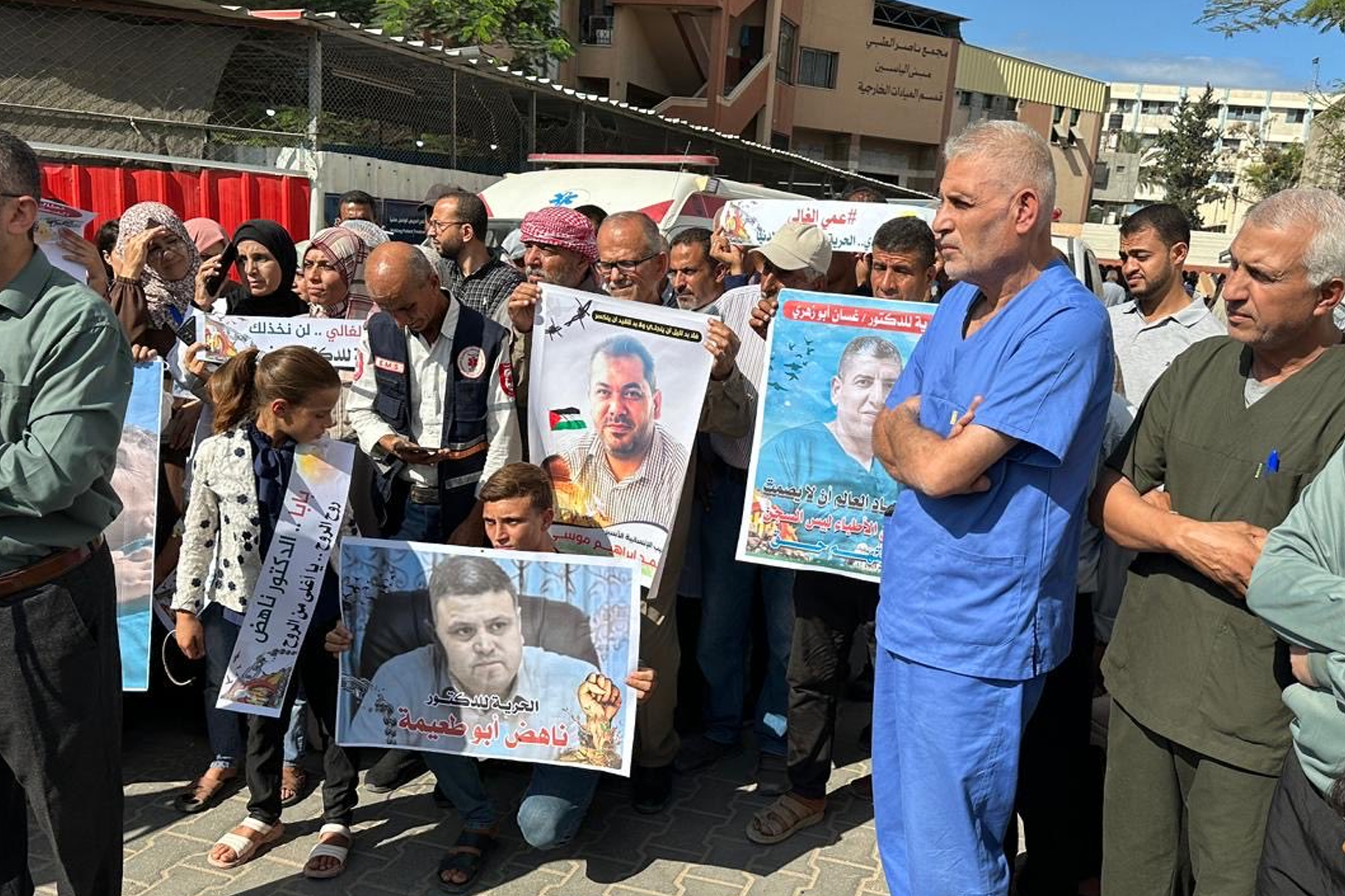 أهالي الطواقم الطبية بغزة يطالبون بالإفراج عن ذويهم من سجون إسرائيل