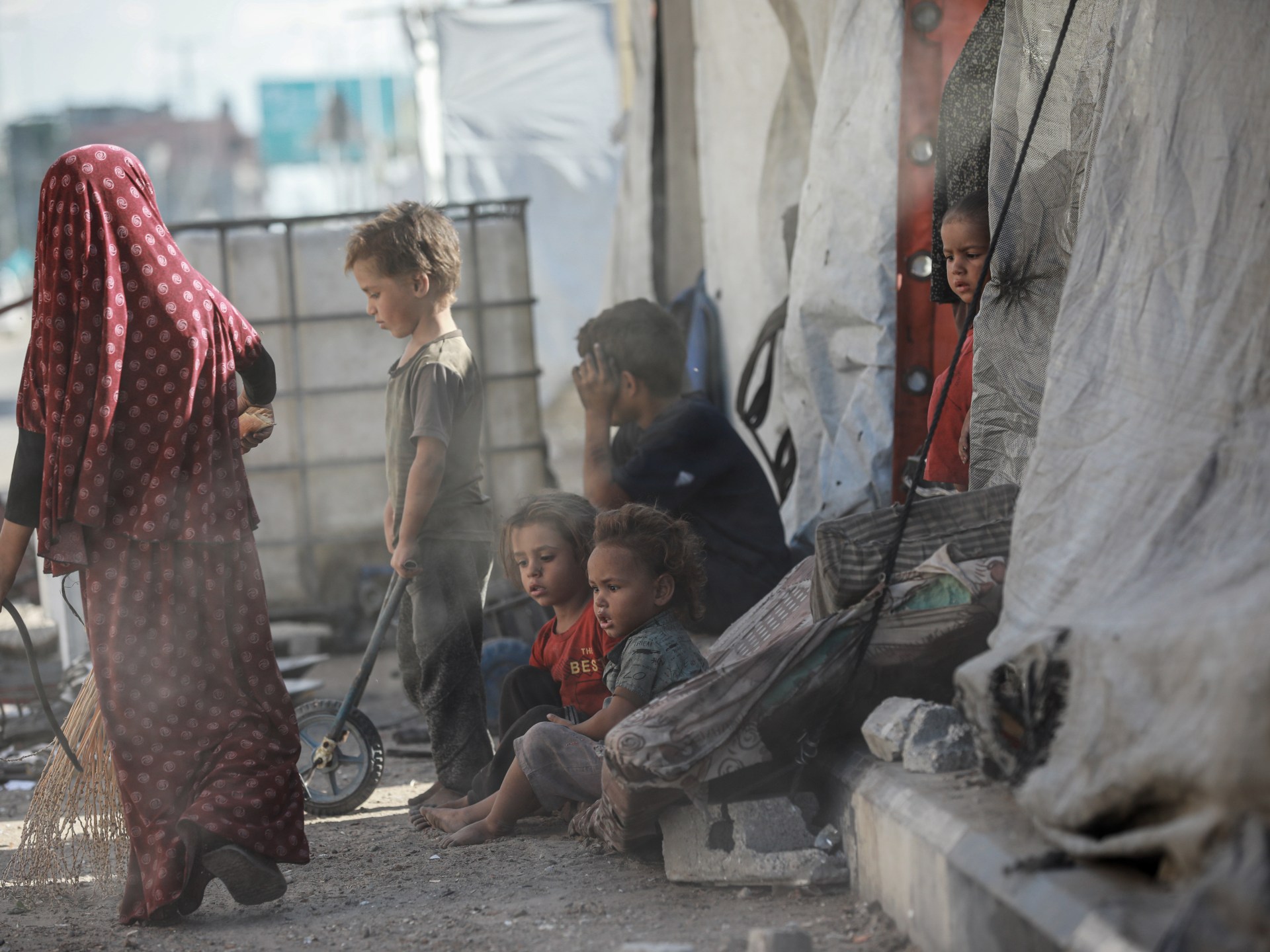 انتشال جثث شهداء بغزة ودعوات أممية لحماية الأطفال
