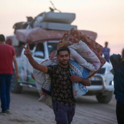 غزة بعد الاتفاق.. استمرار عودة النازحين لمناطقهم وخلاف بشأن قوائم الأسرى