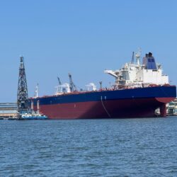 كيف خسرت قناة السويس أكثر من نصف عائداتها؟