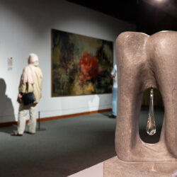 "برواية النساء".. معرض في طهران يعيد قراءة الفن الإيراني من منظور أنثوي