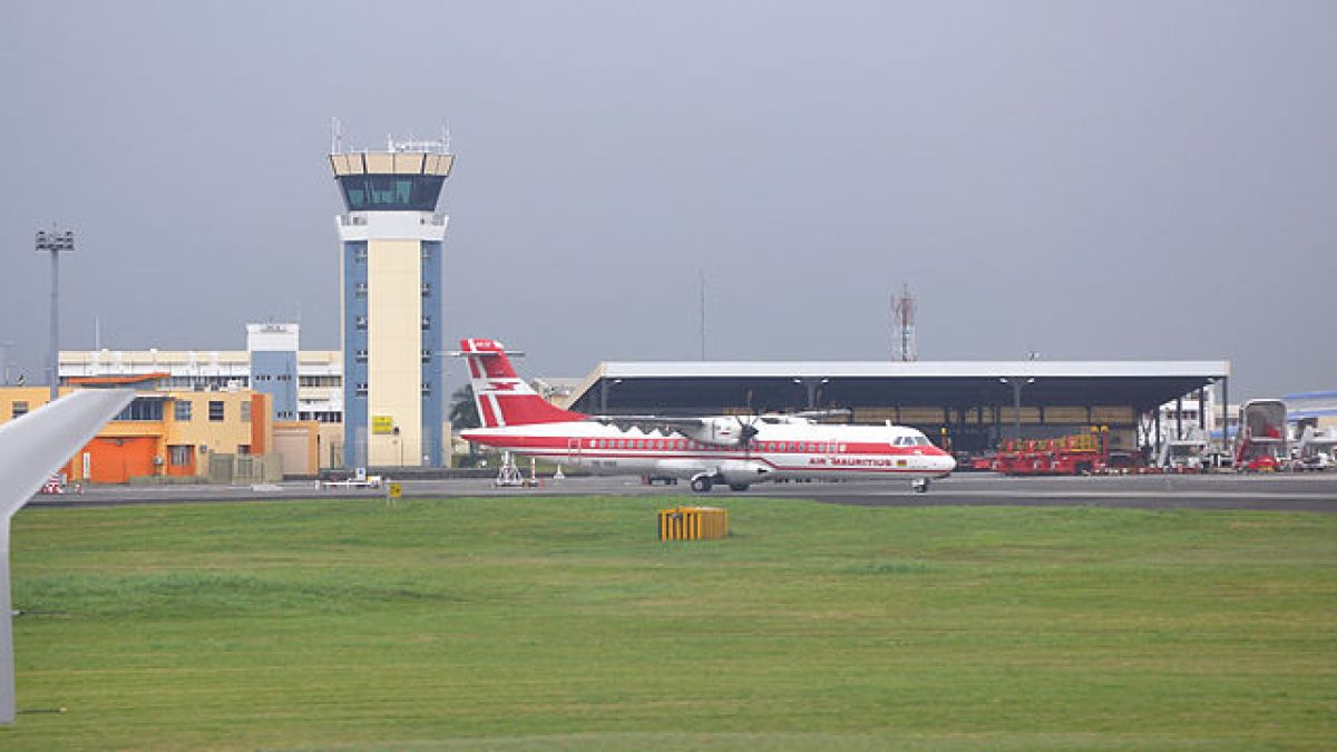 هبوط طائرة خاصة من مدغشقر يفجّر جدلا سياسيا بموريشيوس