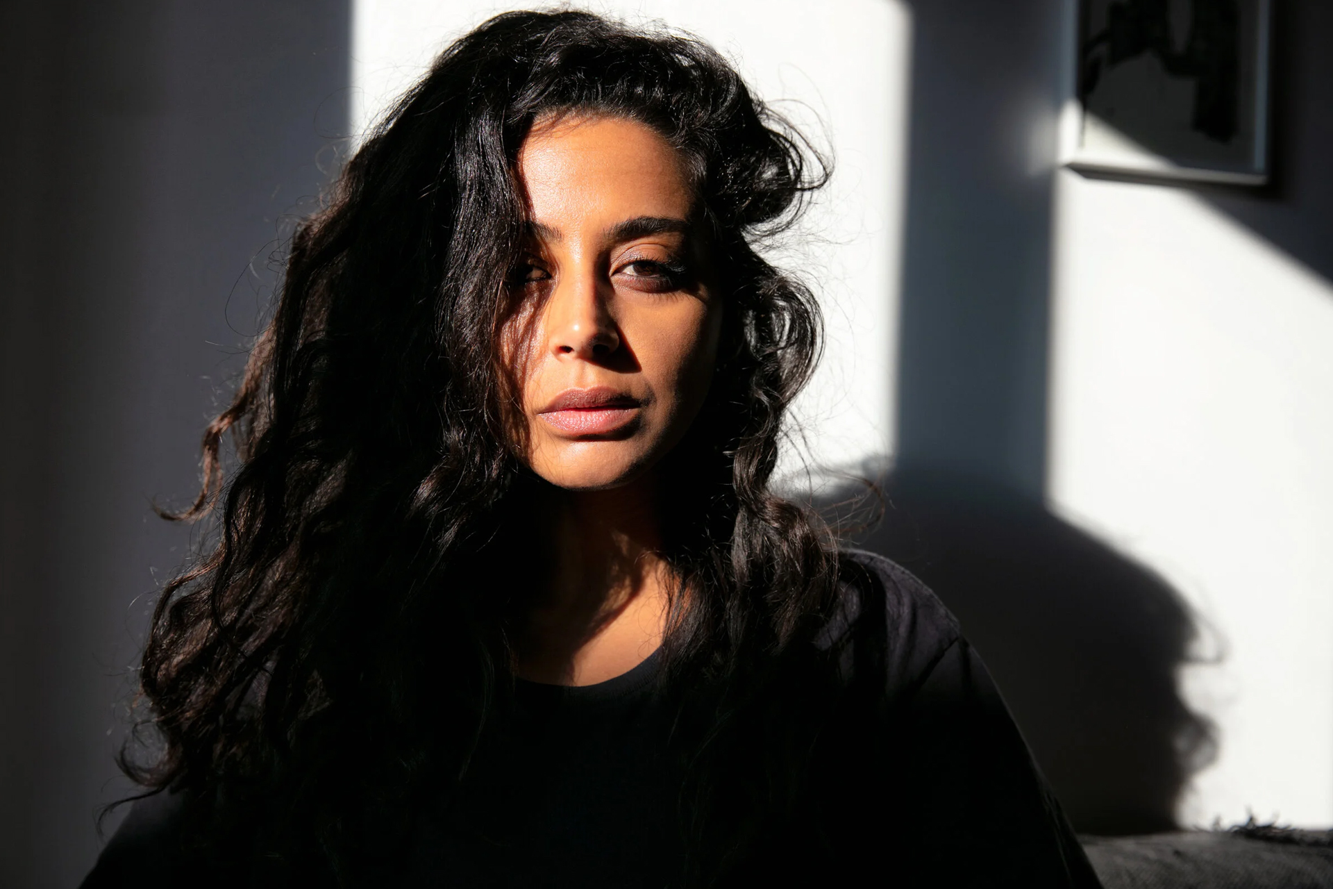 صحفية يهودية: الحراس الإسرائيليون عاملونا بوحشية وهددونا بالاغتصاب