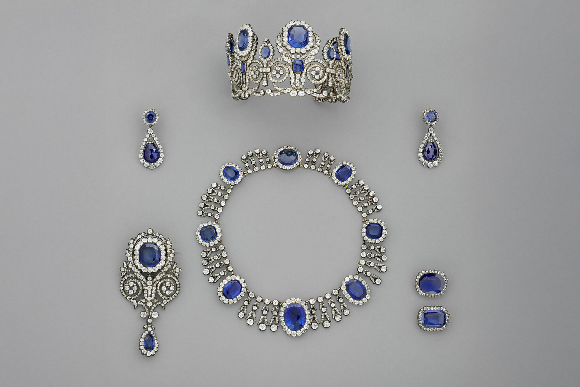 بالصور: مسروقات "لا تقدر بثمن" من متحف اللوفر