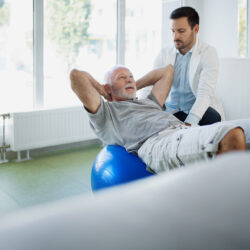 العلاج المنسي لتخفف آلام المفاصل.. ليس في علب الأدوية أو غرف العمليات