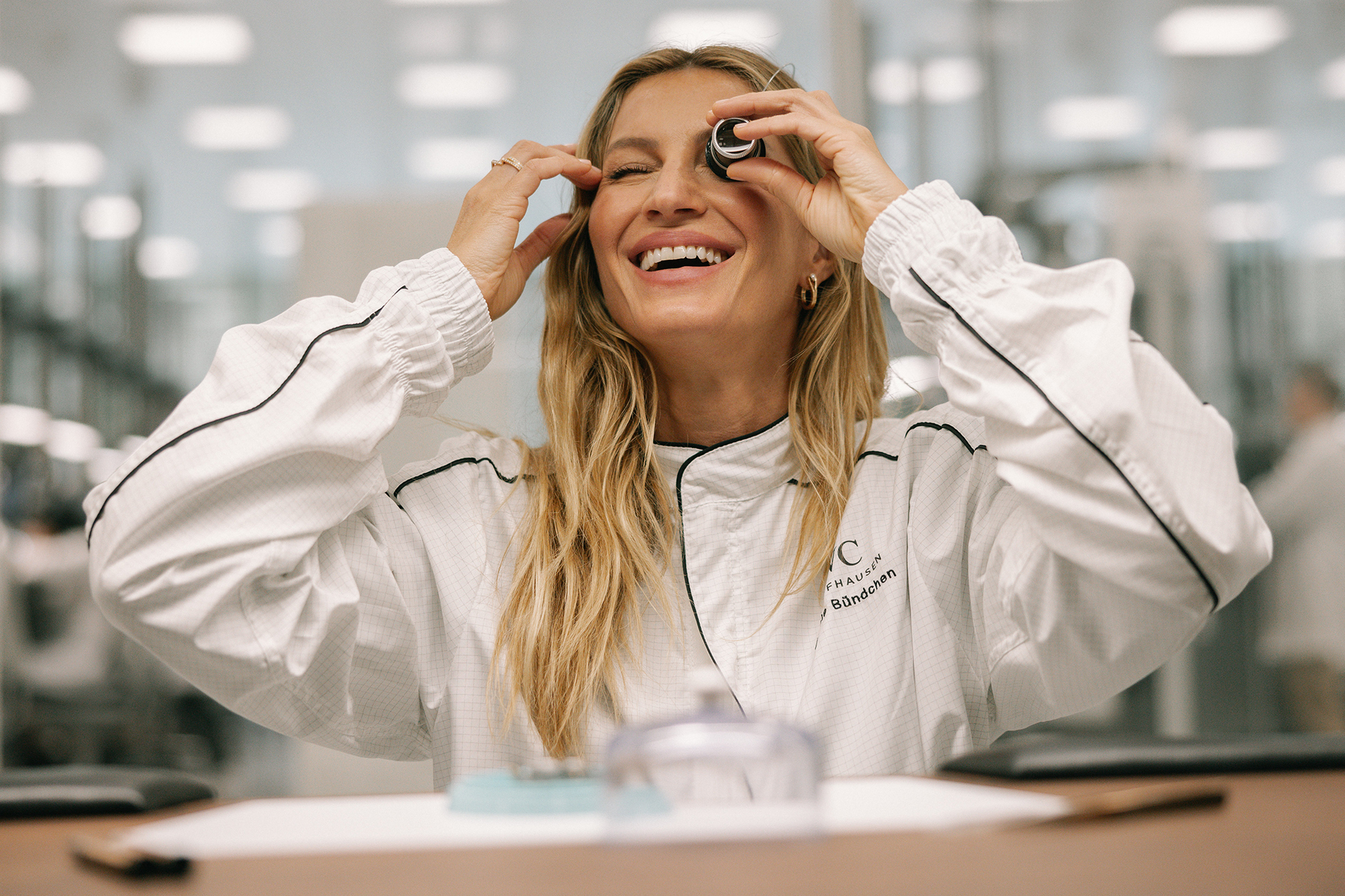 محتالون برازيليون يجنون الملايين باستخدام صور مزيفة لجيزيل بوندشين