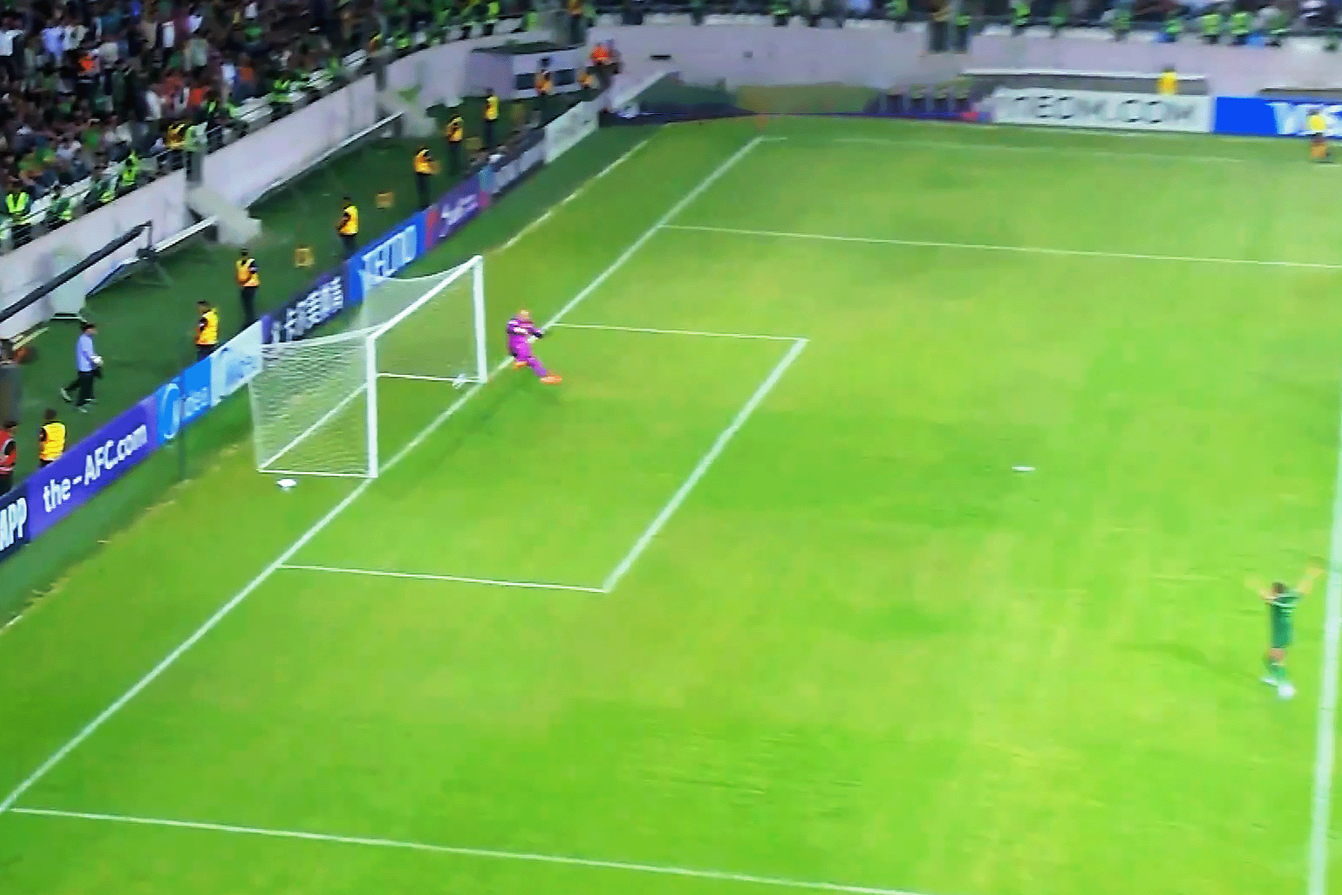 شاهد.. هل هدف الشرطة في مرمى الاتحاد صحيح؟