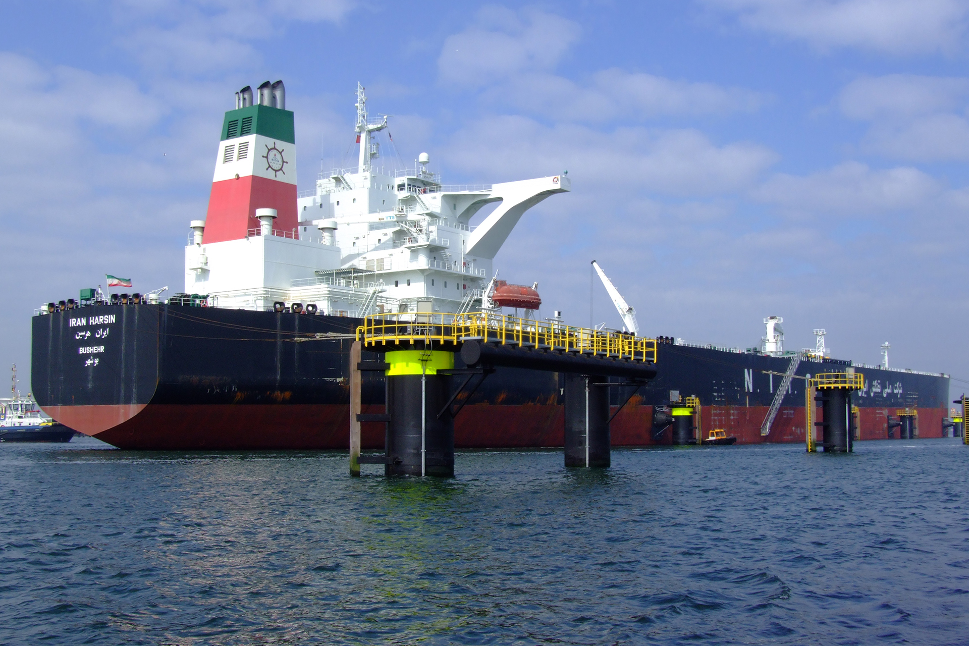 ماذا تريد إيران من إعادة تشغيل نظام تتبع ناقلاتها النفطية بعد 7 سنوات؟