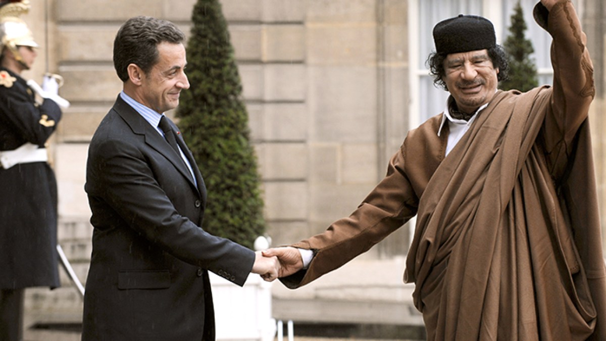 ساركوزي وإرث القذافي.. روابط خطرة ثمنها موت وسجن