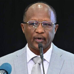 إقالة محافظ بنك السودان المركزي وآمنة التوم تخلفه بالمنصب