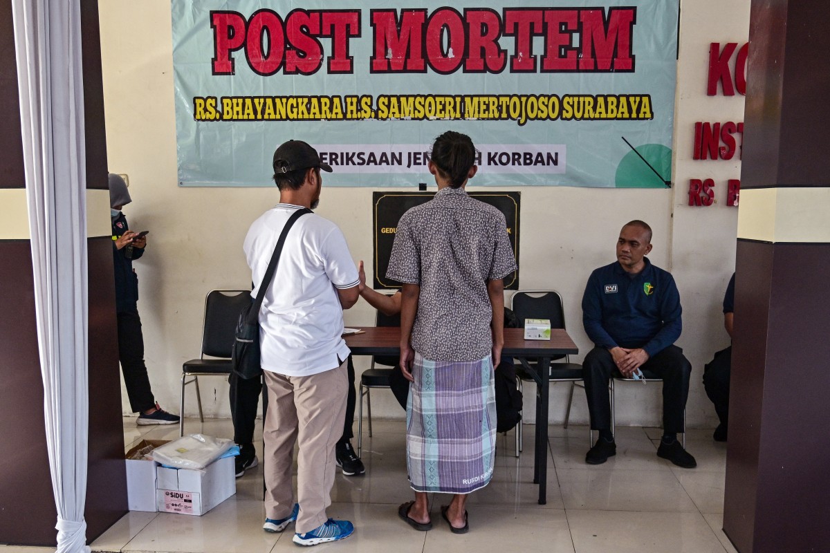 بالصور- انهيار مدرسة على رؤوس الطلاب في إندونيسيا: 37 قتيلاً حتى الآن و26 مفقوداً