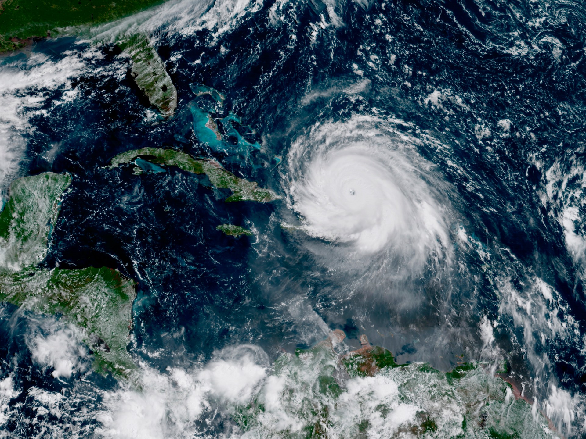 كيف تتشكل الأعاصير؟ وما الذي يجعلها أشد فتكا؟