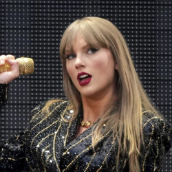 تايلور سويفت تواصل تحطيم الأرقام القياسية.. بيع 4 ملايين نسخة من ألبومها الجديد في أسبوع