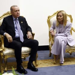 لقطة طريفة بين أردوغان وميلوني عن التدخين تصبح حديث المغردين