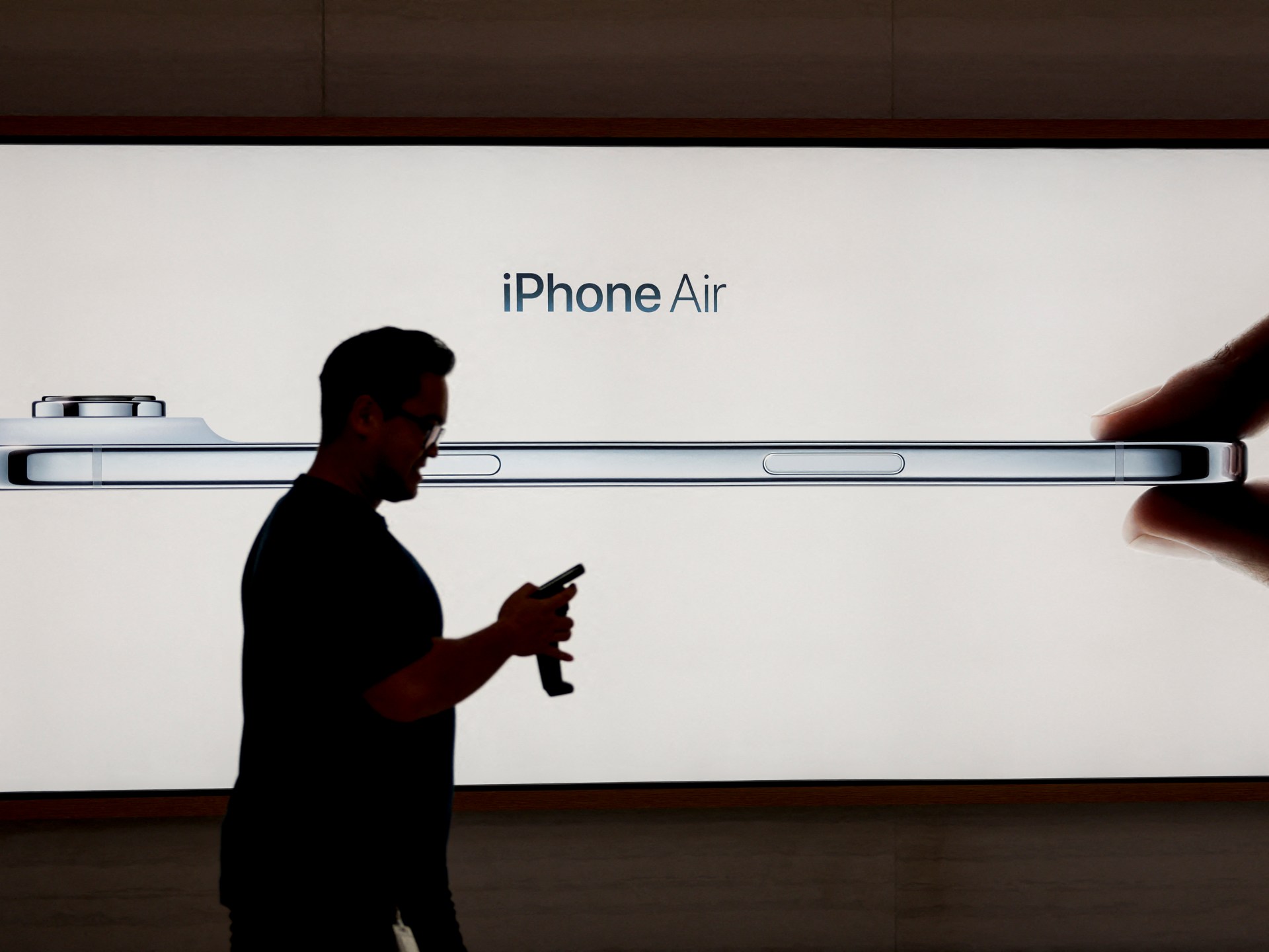 مبيعات "آيفون إير" مخيبة للآمال.. لذلك "آبل" تخفض إنتاجه