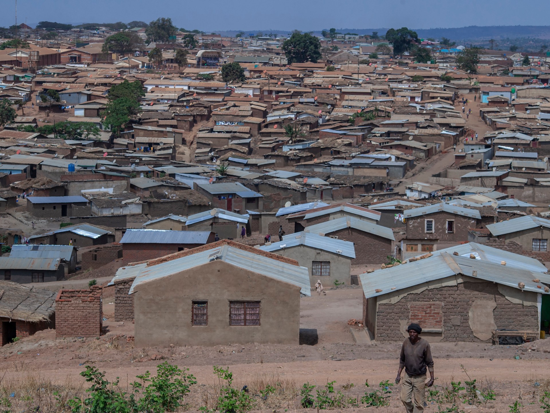 مؤسسة إنسانية: نقص التمويل يهدد 56 ألف لاجئ أفريقي بمخيم دزاليكا