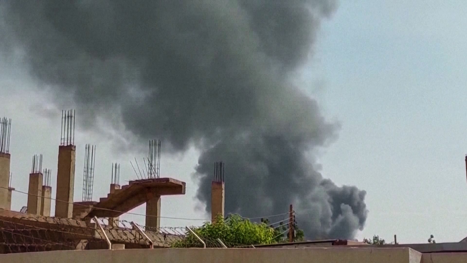 الدعم السريع تستهدف مدينة الأبيض ونزوح مئات العائلات من الفاشر