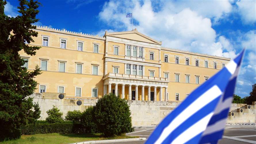 Greece lawmakers back plan to allow 13-hour work day