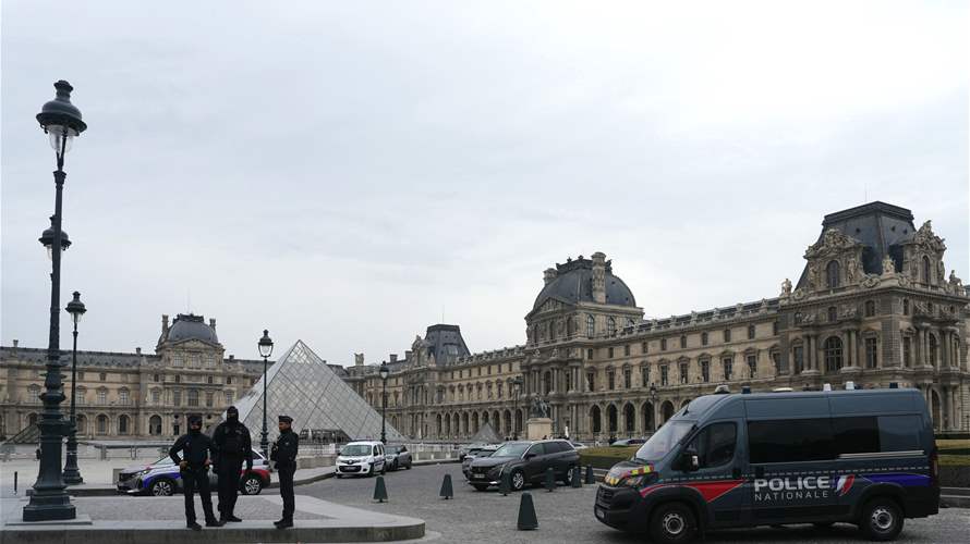 Louvre museum says to stay closed Monday after jewels heist