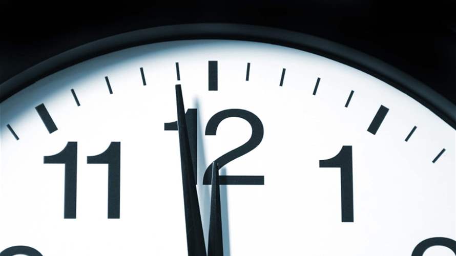 Reminder to set clocks back one hour at midnight on October 25–26